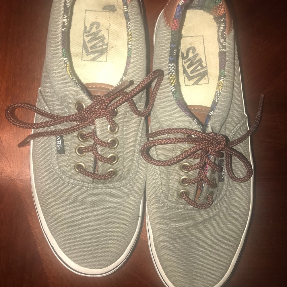 Van Sneaks men size 7.5 women size 9